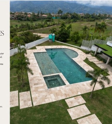Piscinas y exteriores en travertino