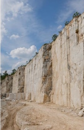 Cantera propia de travertino en Colombia